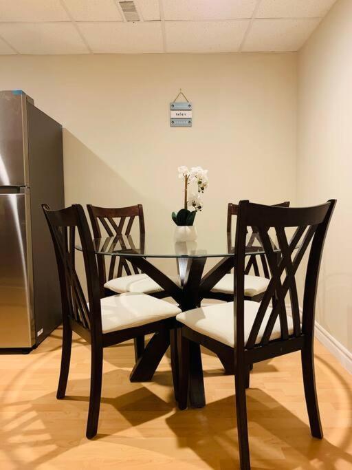 Finished 2 Bedroom Apartment In An Upscale Area Of Ajax Ngoại thất bức ảnh